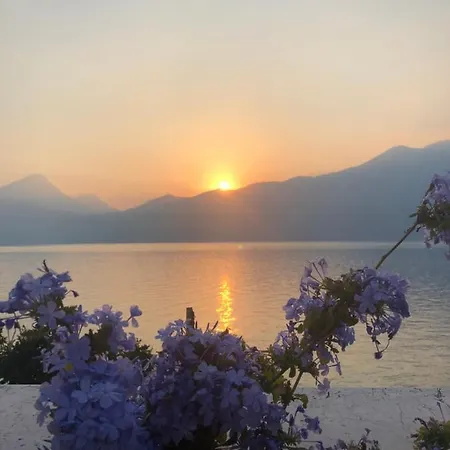 Moderno Con Ampia Terrazza * Castelletto Di Brenzone