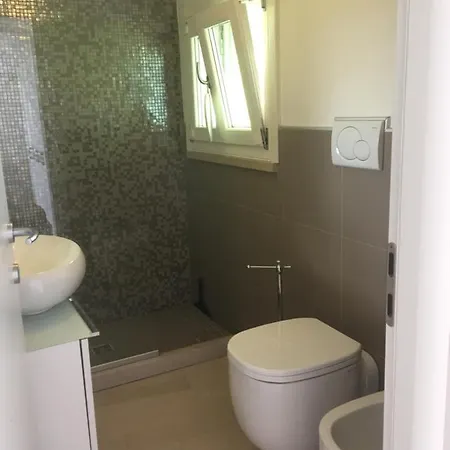 Moderno Con Ampia Terrazza *