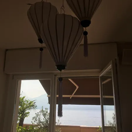 Moderno Con Ampia Terrazza *