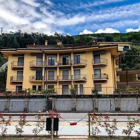 Moderno Con Ampia Terrazza Castelletto Di Brenzone