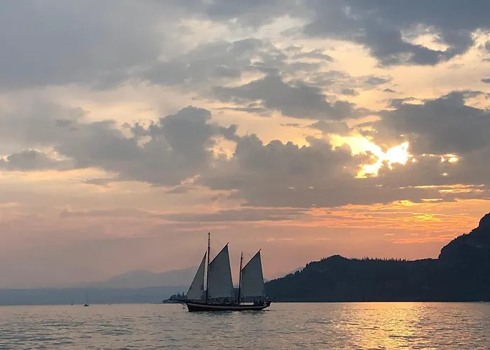 Moderno Con Ampia Terrazza *