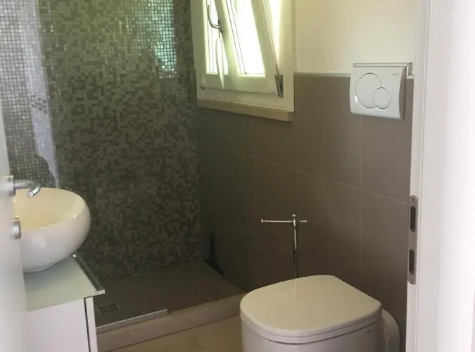 Moderno Con Ampia Terrazza *